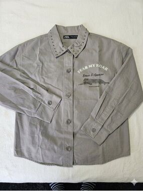 Zara Light Gray Studded-Collar Graphic Button Shirt